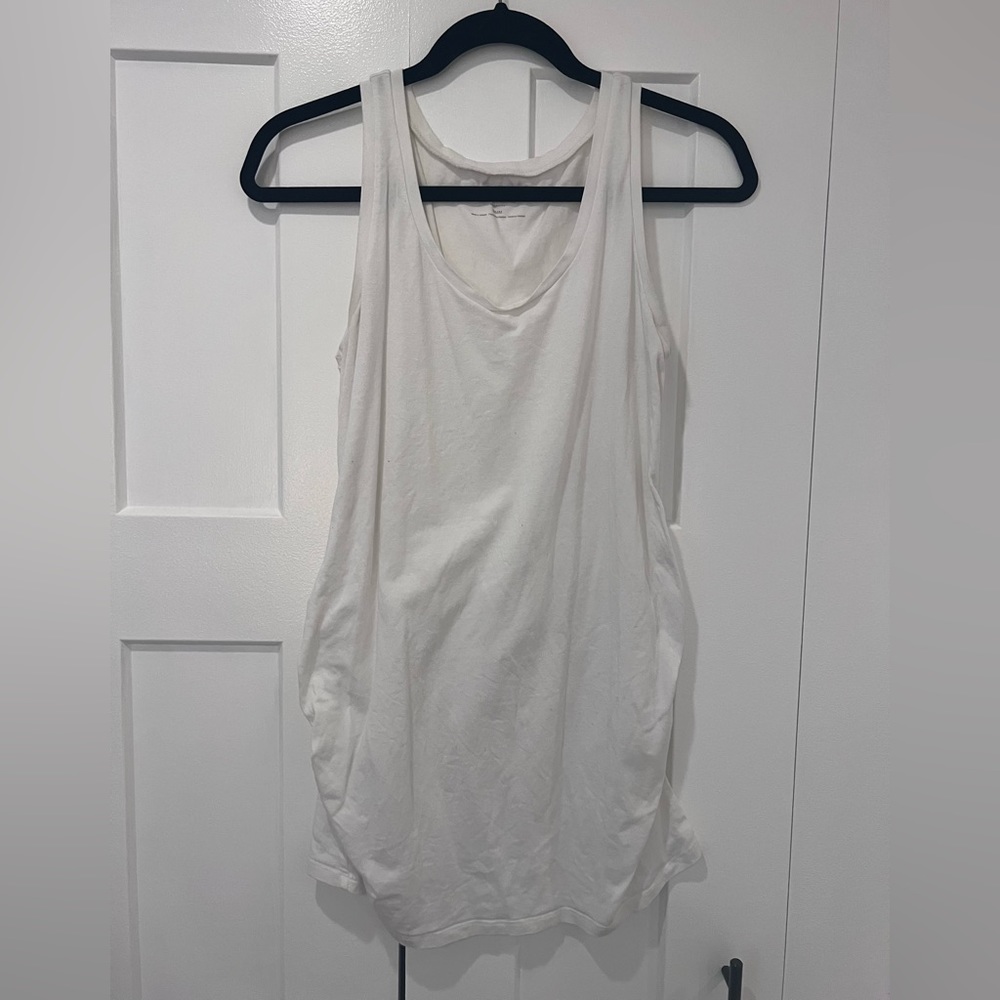 Motherhood Maternity | EUC Side Ruched Scoop
Neck Maternity Tank Top - White